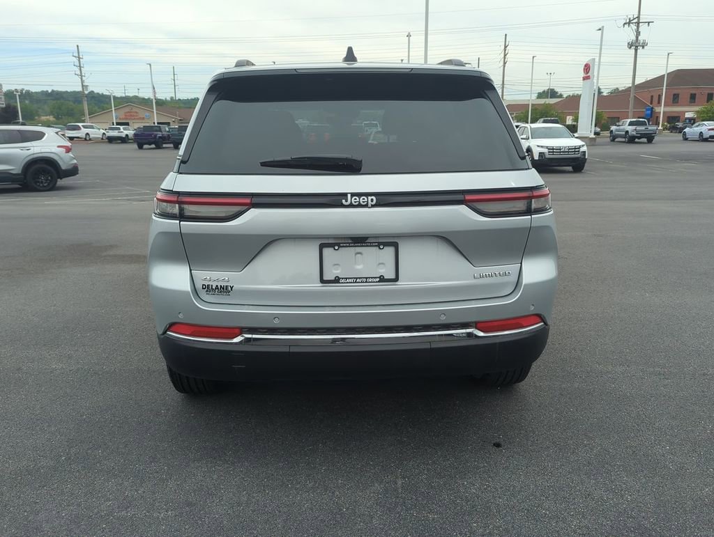 Used 2024 Jeep Grand Cherokee Limited AWD/4WD image 7
