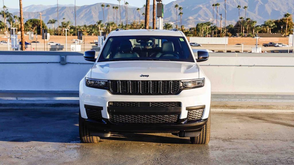 New 2025 Jeep Grand Cherokee L Laredo image 3
