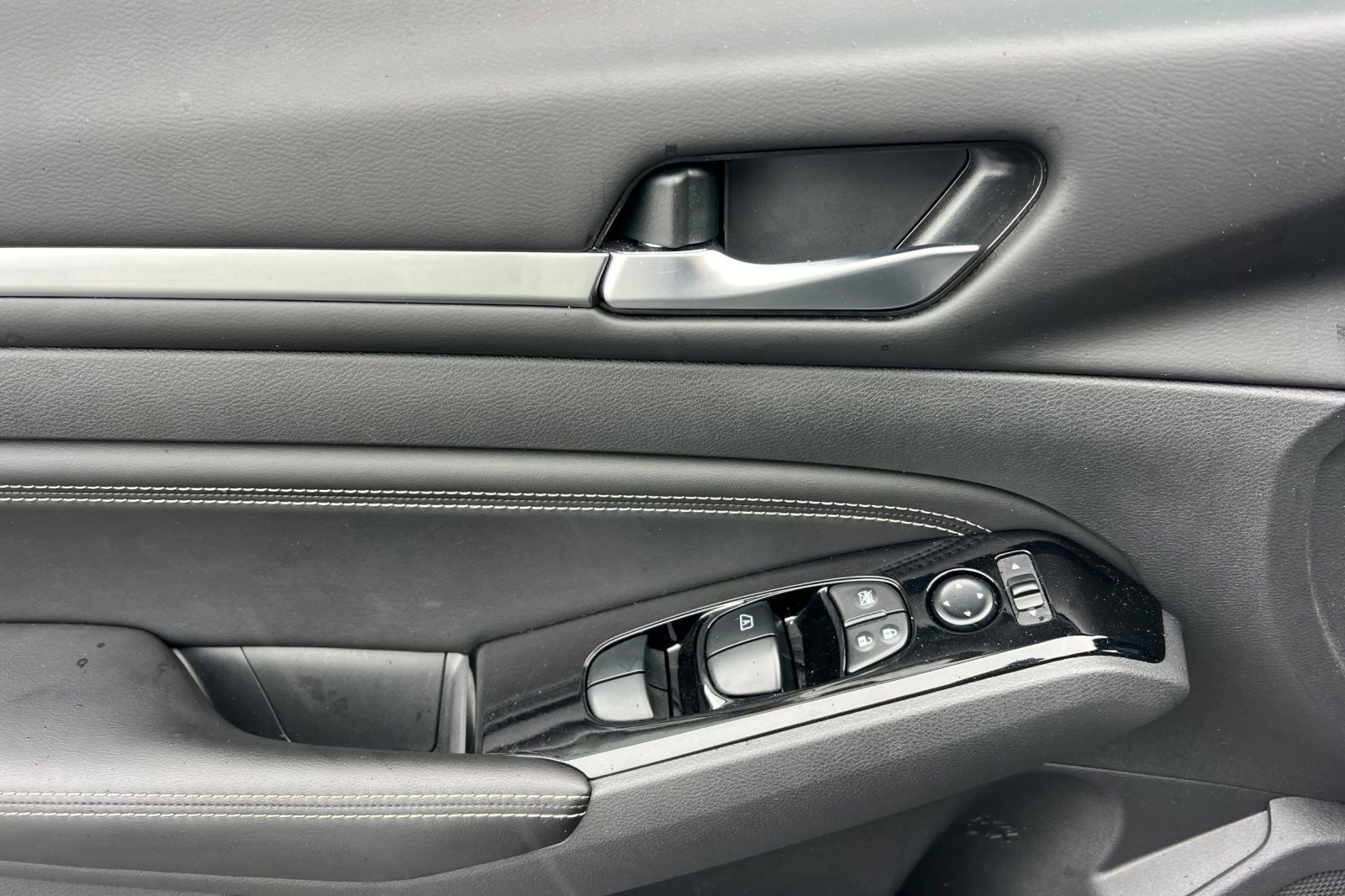 Used 2023 Nissan Altima 2.5 SL image 11