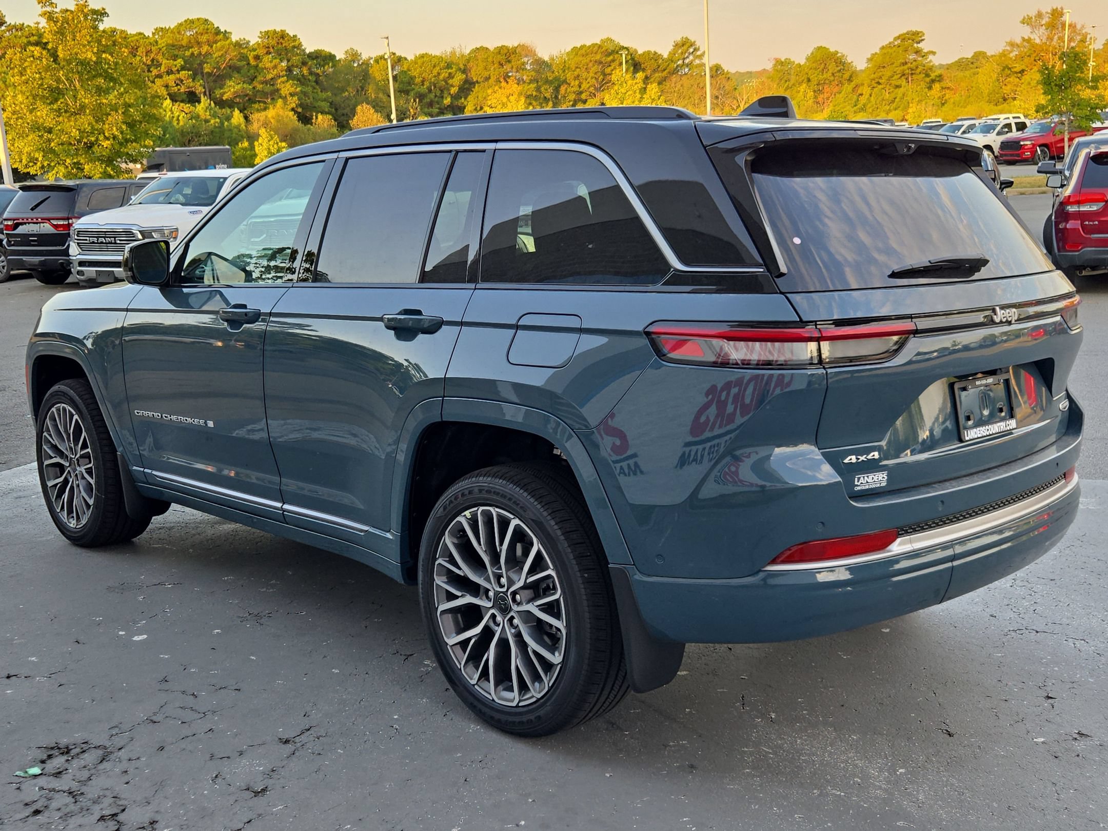 New 2027 Jeep Grand Cherokee Summit w/ MOPAR Finishing Package AWD/4WD image 5