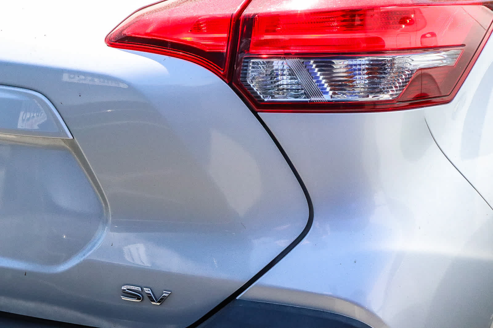 Used 2018 Nissan Kicks SV FWD image 16