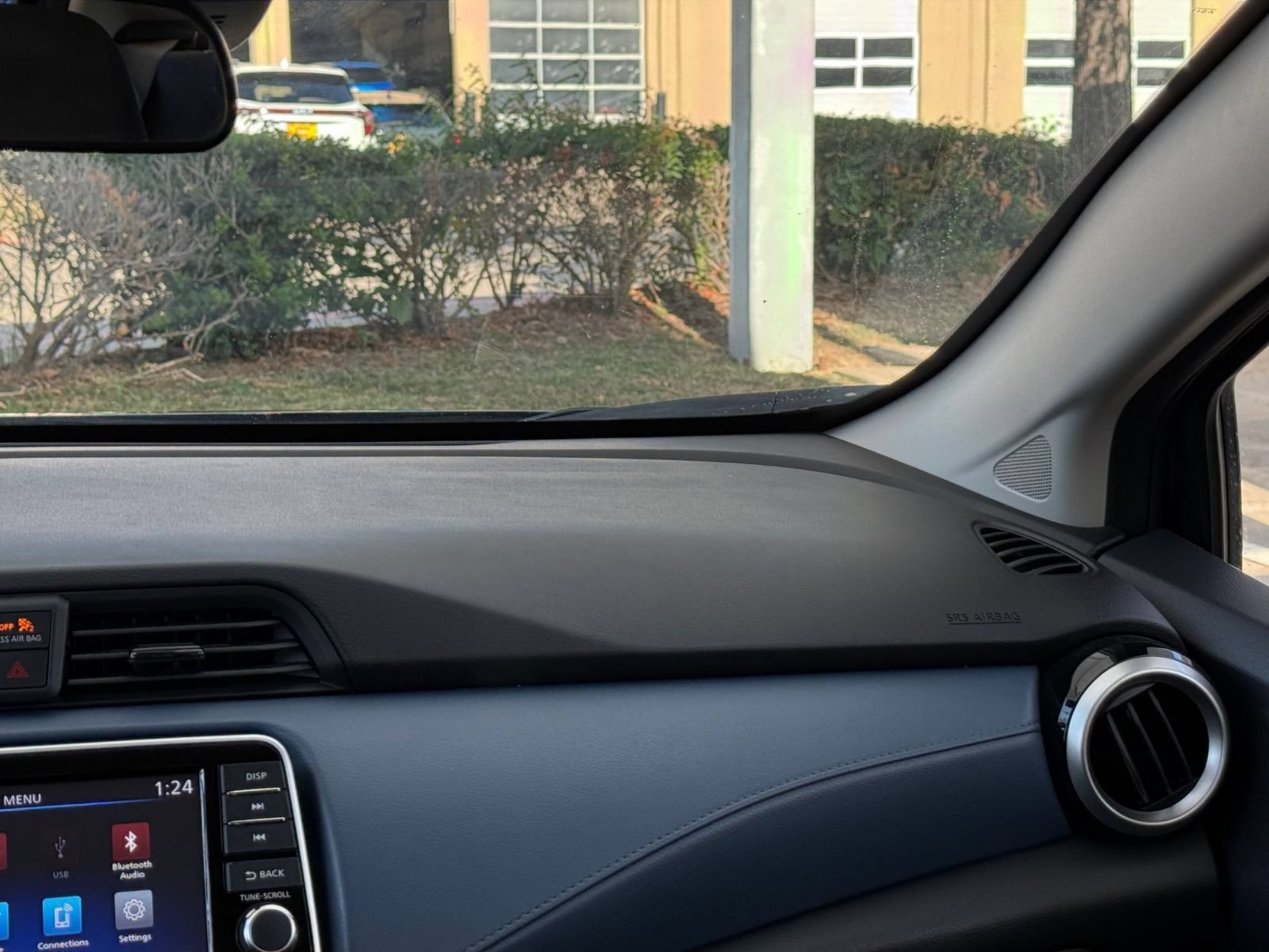 Used 2025 Nissan Versa SV FWD image 30