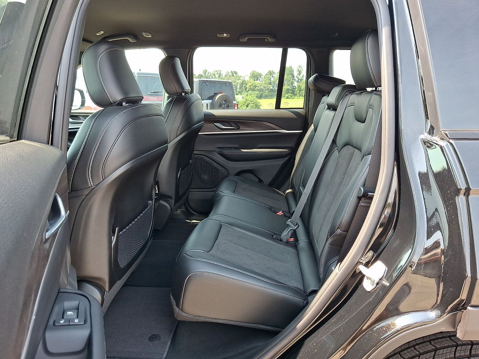 New 2026 Jeep Grand Cherokee Altitude AWD/4WD image 6