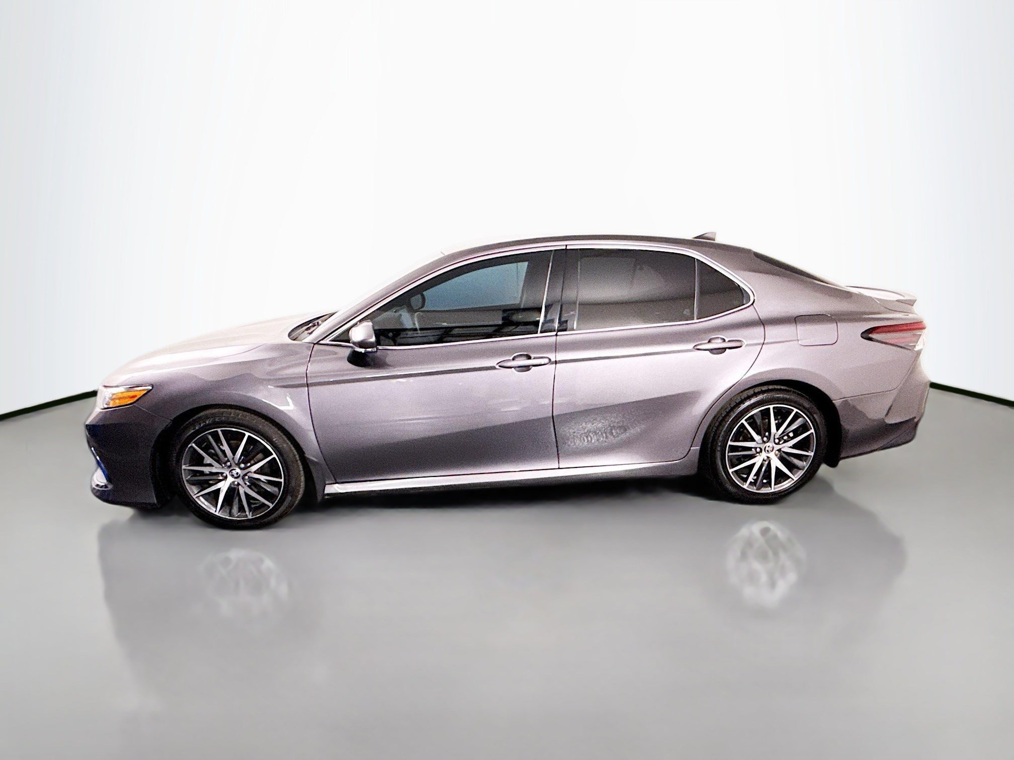 Used 2022 Toyota Camry XLE FWD image 6