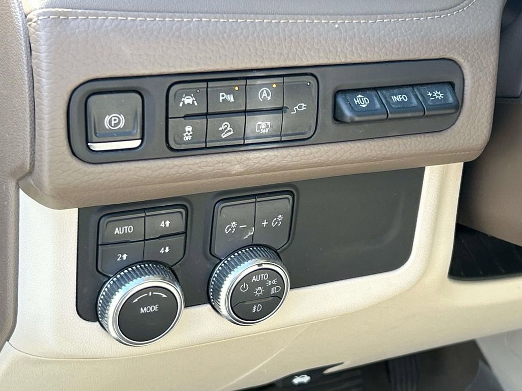 Used 2022 GMC Yukon Denali image 32