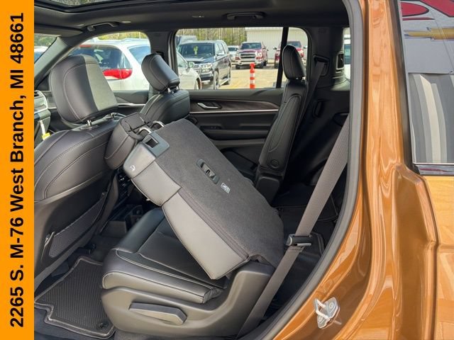 New 2026 Jeep Grand Cherokee L Limited w/ Luxury Tech Group II AWD/4WD image 42