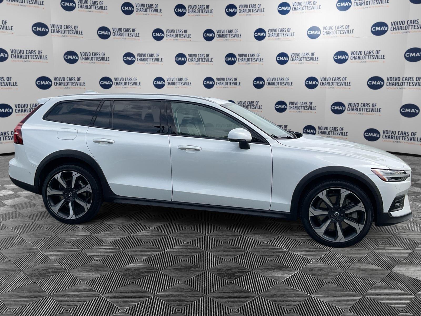 Certified 2024 Volvo V60 B5 Cross Country Plus AWD/4WD image 6