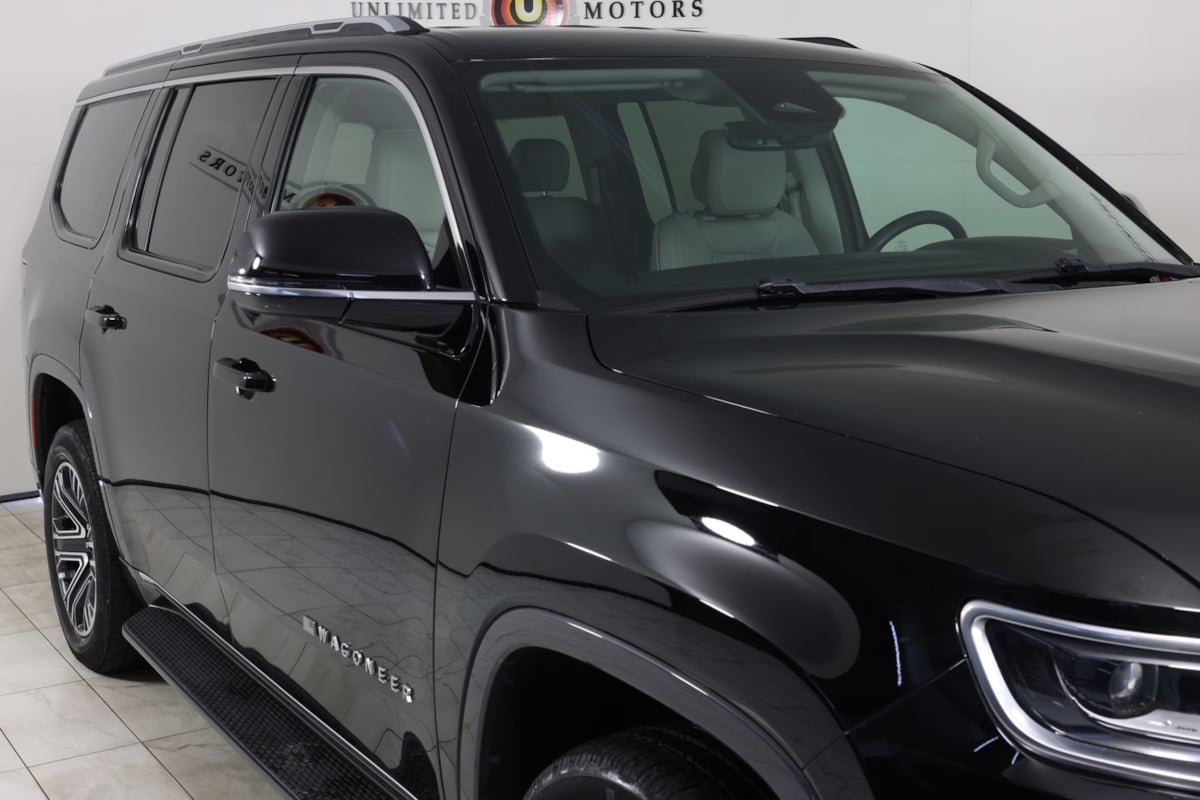 Used 2022 Jeep Wagoneer Series III AWD/4WD image 39