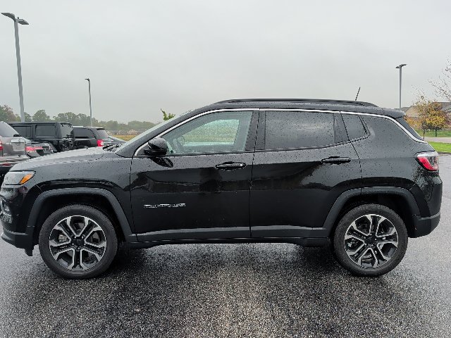 Used 2024 Jeep Compass Limited AWD/4WD image 3
