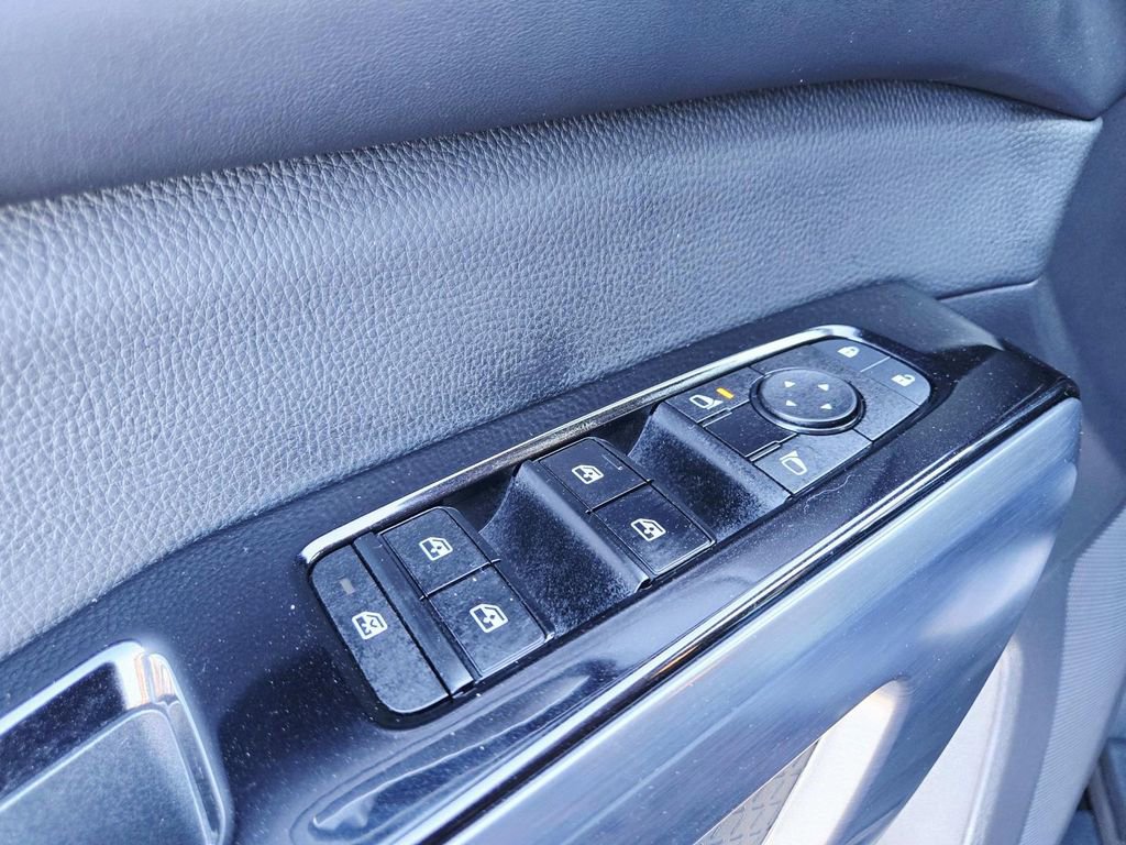 Used 2023 Nissan Pathfinder SL w/ Black Appearance Package image 37