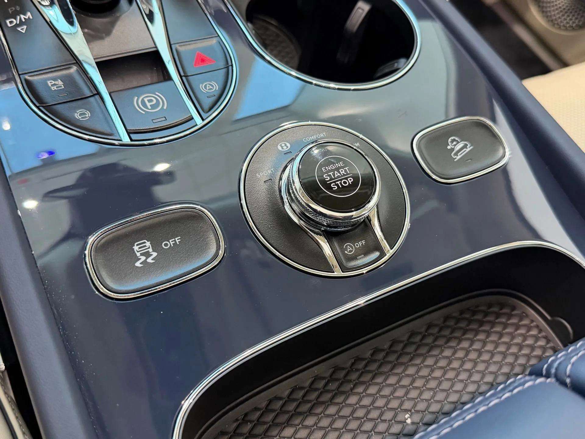 New 2025 Bentley Bentayga image 47