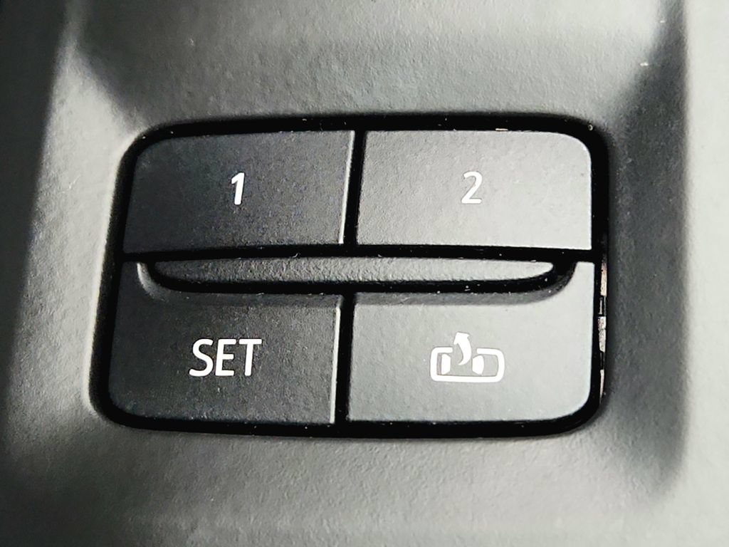 Used 2022 GMC Yukon XL AT4 w/ Technology Package AWD/4WD image 22