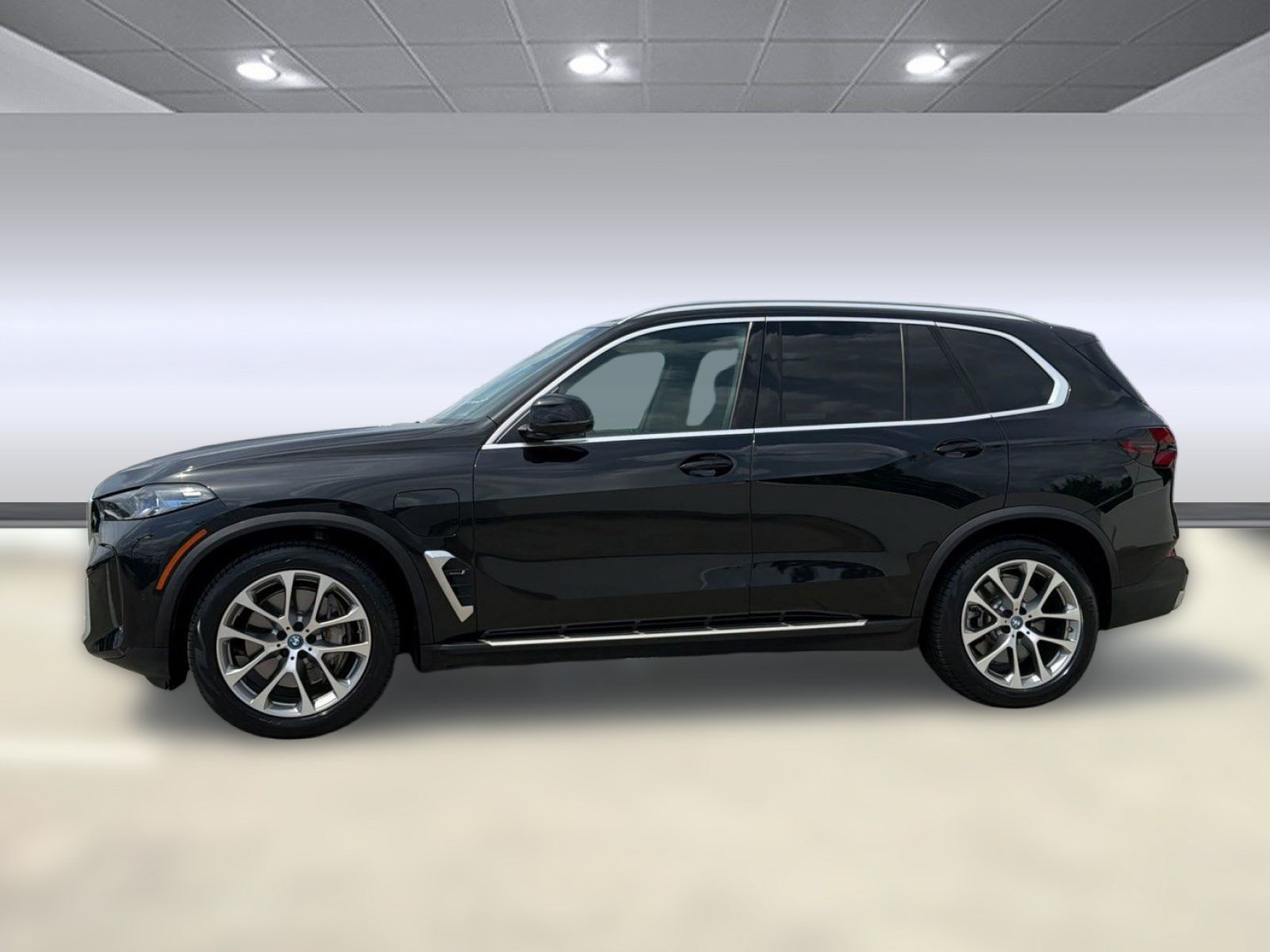 Used 2024 BMW X5 xDrive50e w/ Premium Package AWD/4WD image 2