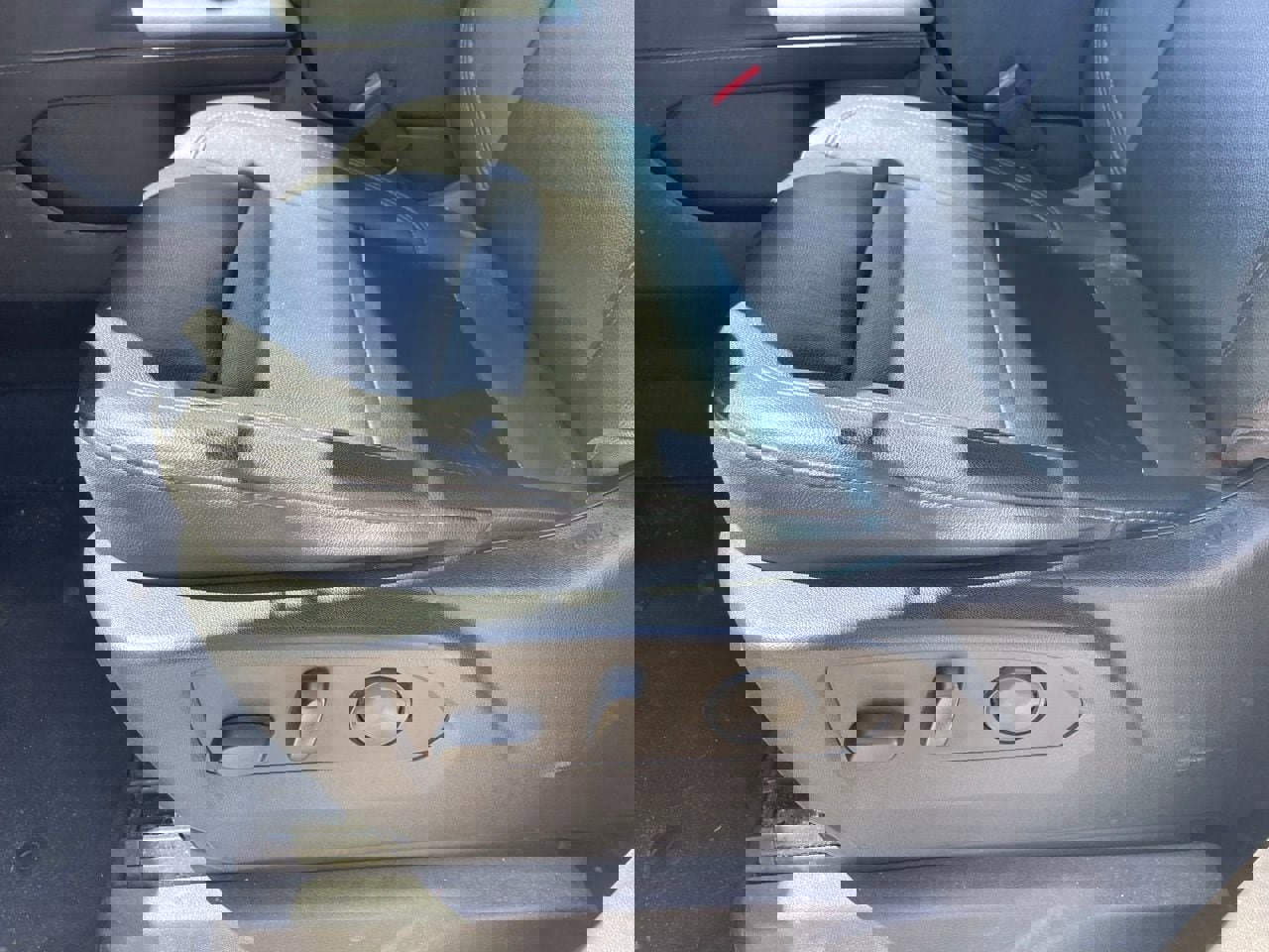 Used 2022 Chevrolet Tahoe Z71 w/ Luxury Package image 4