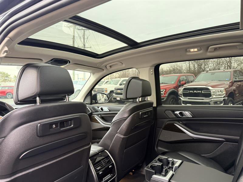 Used 2020 BMW X7 xDrive40i w/ Parking Assistance Package image 26