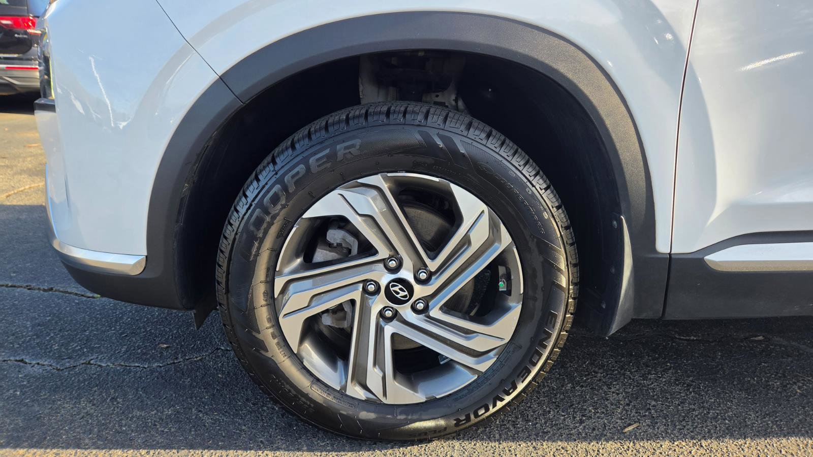 Used 2023 Hyundai Santa Fe SEL w/ Premium Package image 13