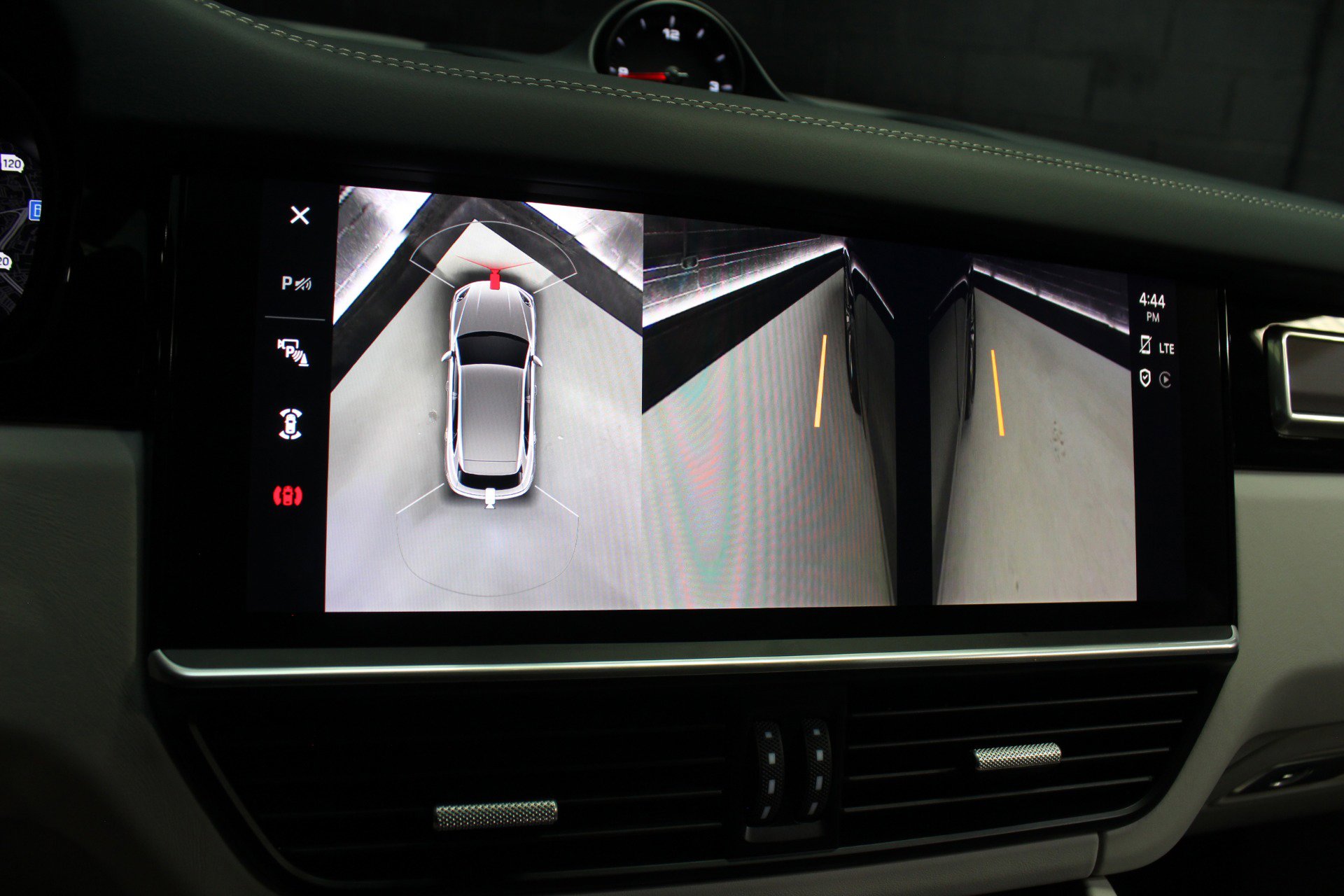 Used 2023 Porsche Cayenne Platinum Edition image 73