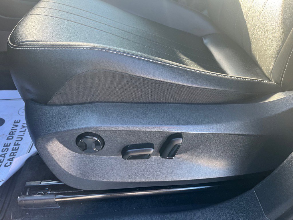 Used 2024 Volkswagen Tiguan SE R-Line image 18