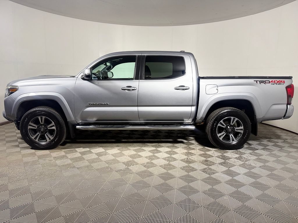 Used 2019 Toyota Tacoma TRD Sport w/ Technology Package AWD/4WD image 3
