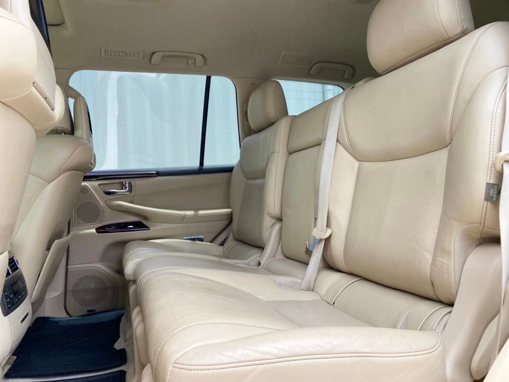 Used 2013 Lexus LX 570 4WD w/ Luxury Pkg image 21