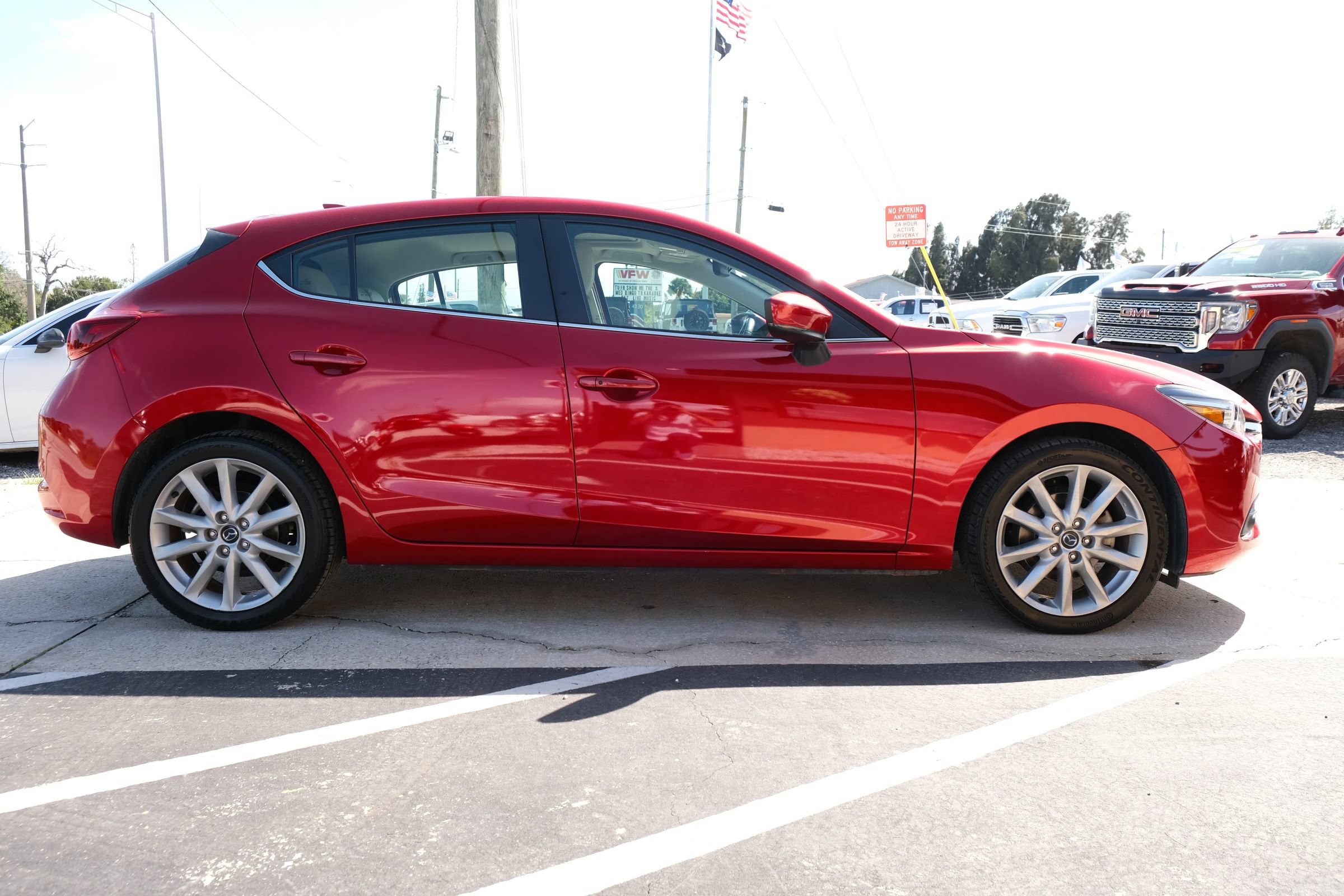 Used 2017 MAZDA MAZDA3 Grand Touring w/ Premium Equipment Package FWD image 4