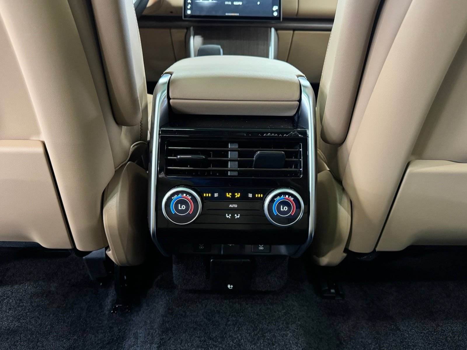 New 2026 Land Rover Range Rover SE AWD/4WD image 36