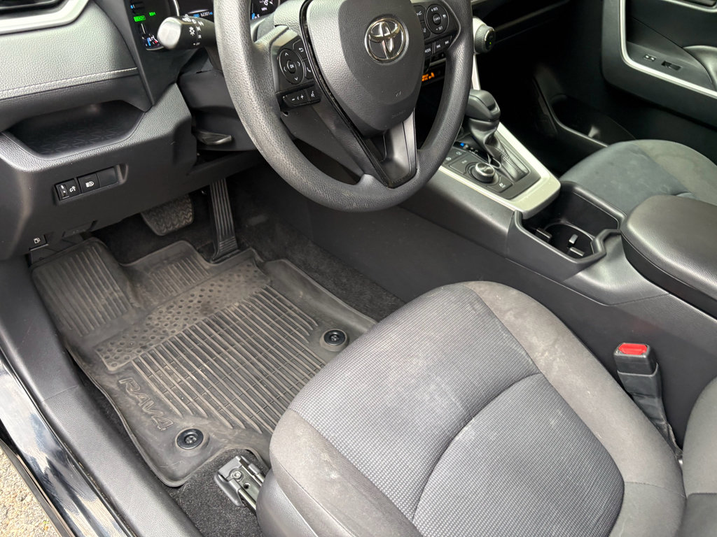 Used 2022 Toyota RAV4 LE AWD/4WD image 12
