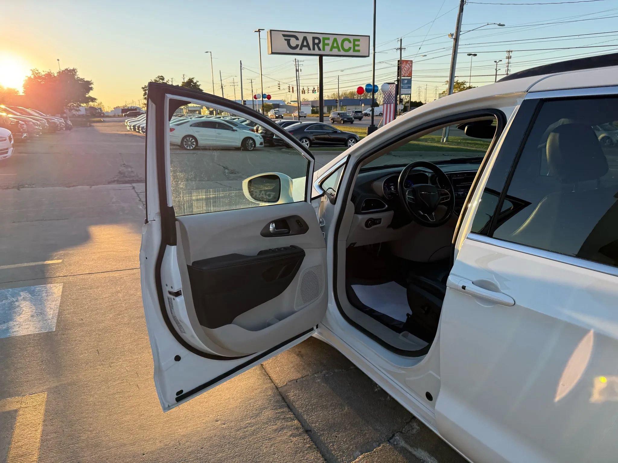 Used 2022 Chrysler Pacifica Touring-L image 19