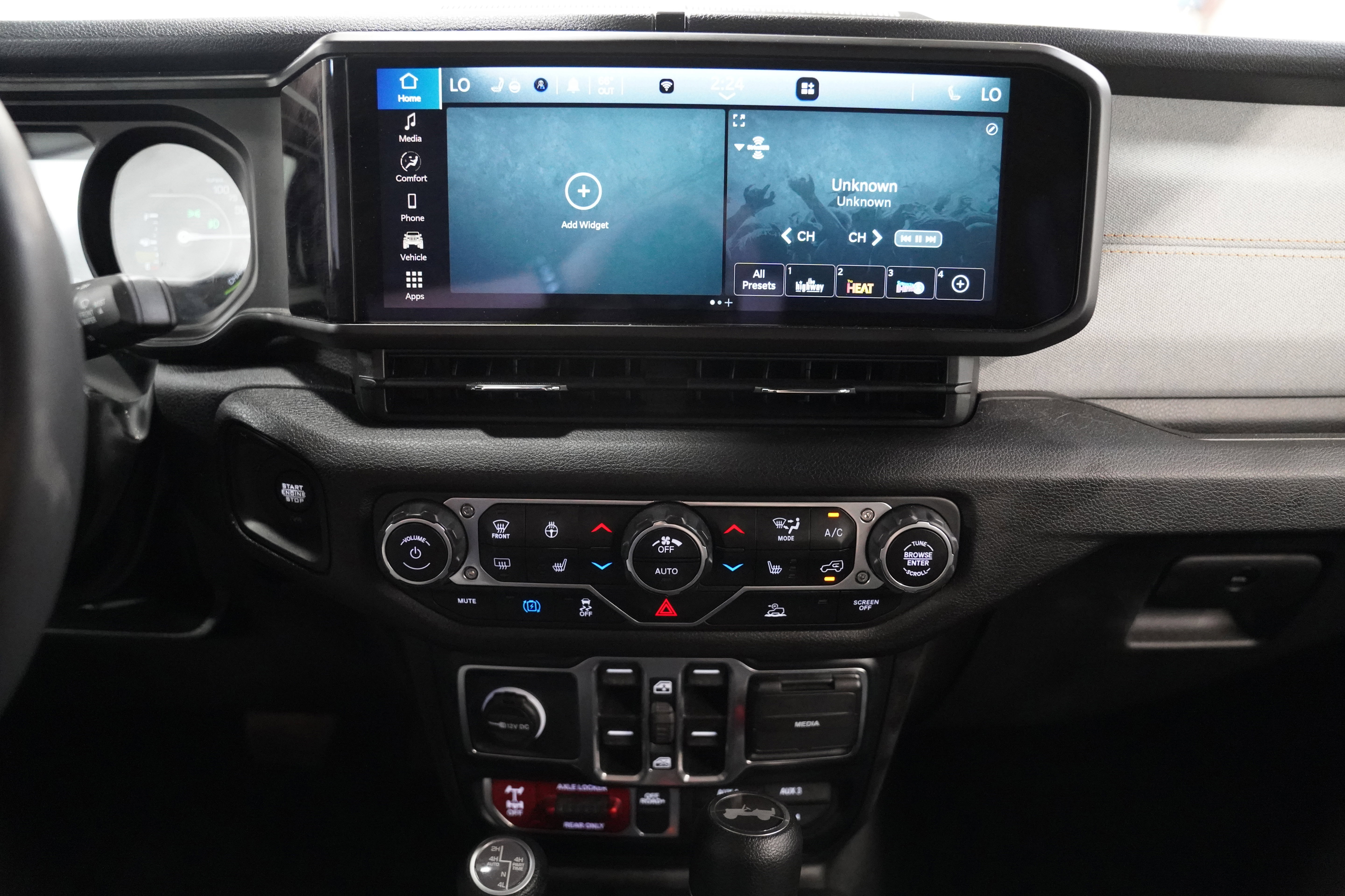 Used 2024 Jeep Wrangler Unlimited AWD/4WD image 22