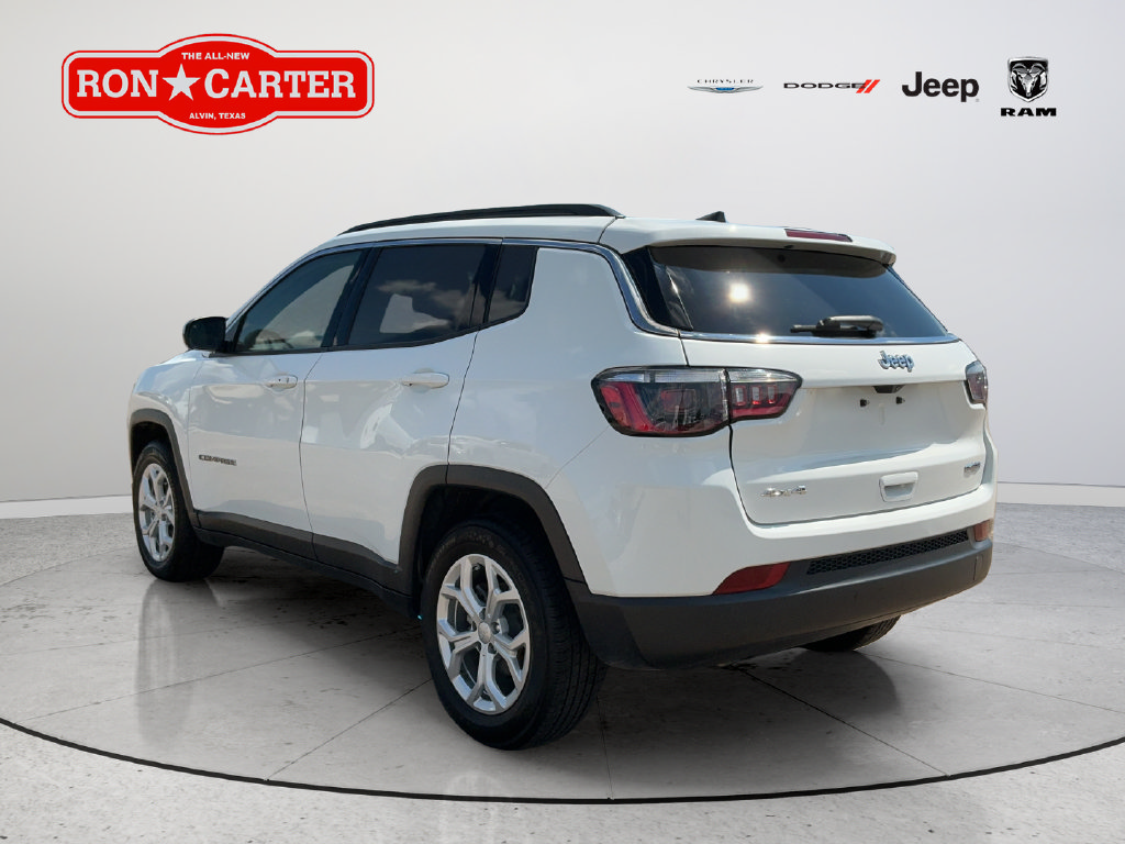Used 2024 Jeep Compass Latitude AWD/4WD image 4