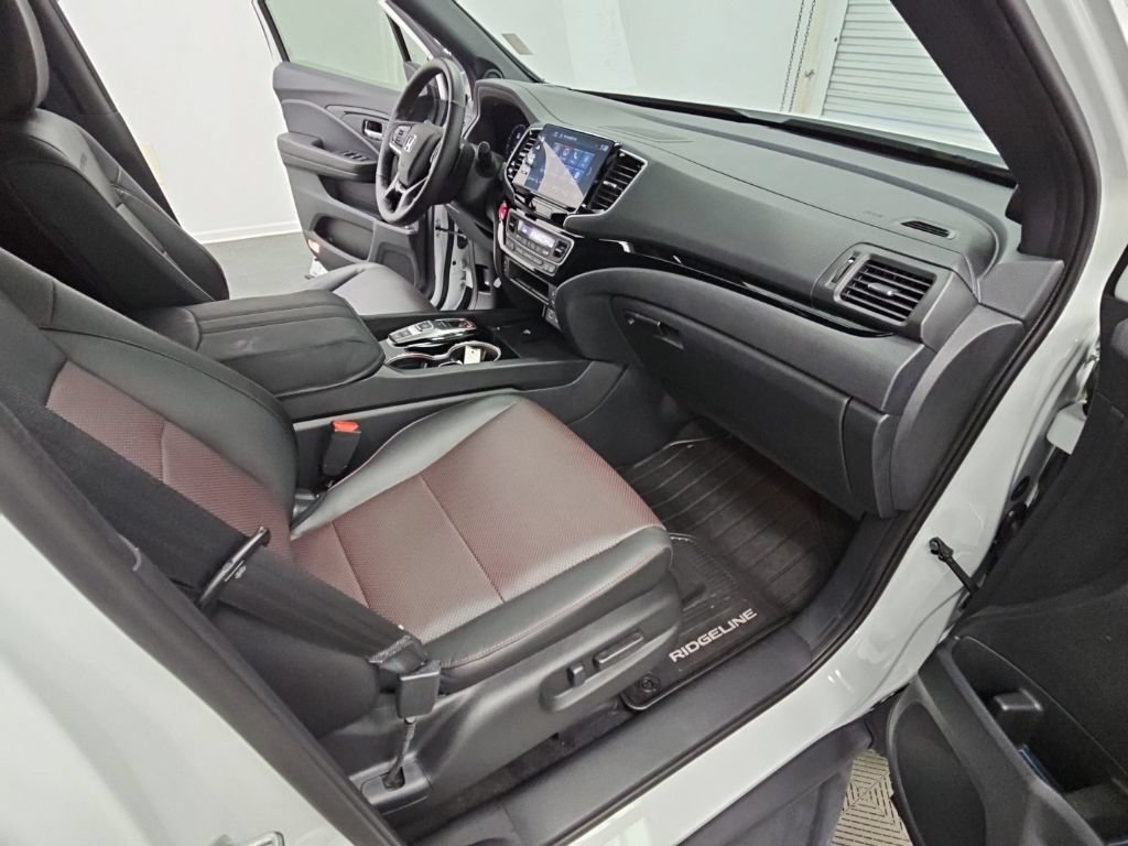 Used 2025 Honda Ridgeline Black Edition image 42