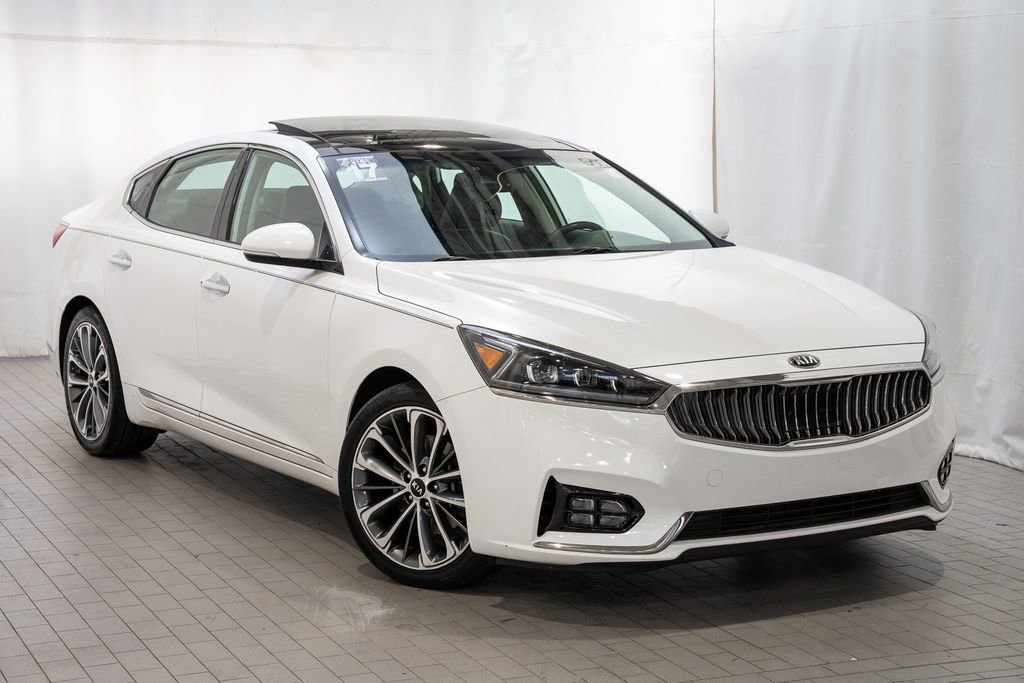 Used 2017 Kia Cadenza Technology
