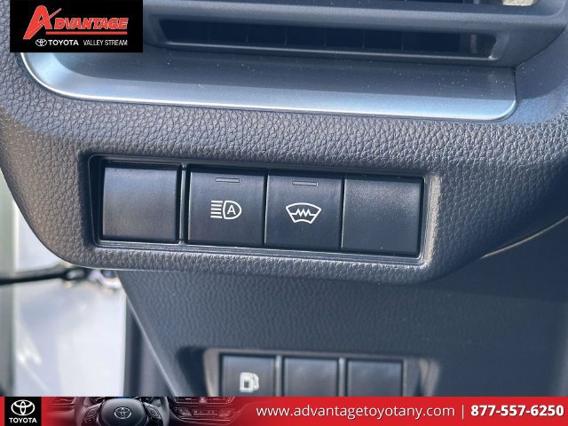 Used 2023 Toyota Prius LE AWD/4WD image 21