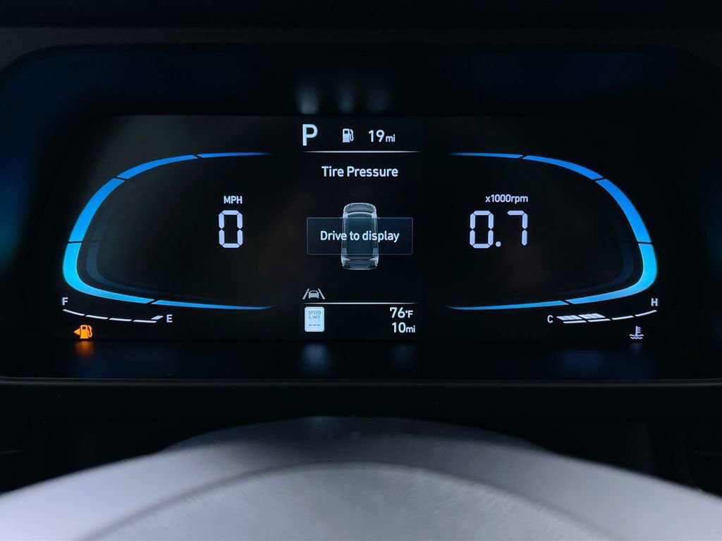 Used 2025 Hyundai Elantra Sport image 17