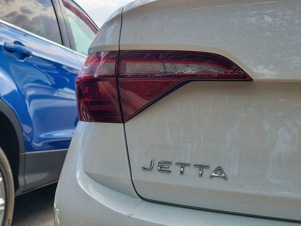 Used 2024 Volkswagen Jetta SE w/ Panoramic Sunroof Package FWD image 19