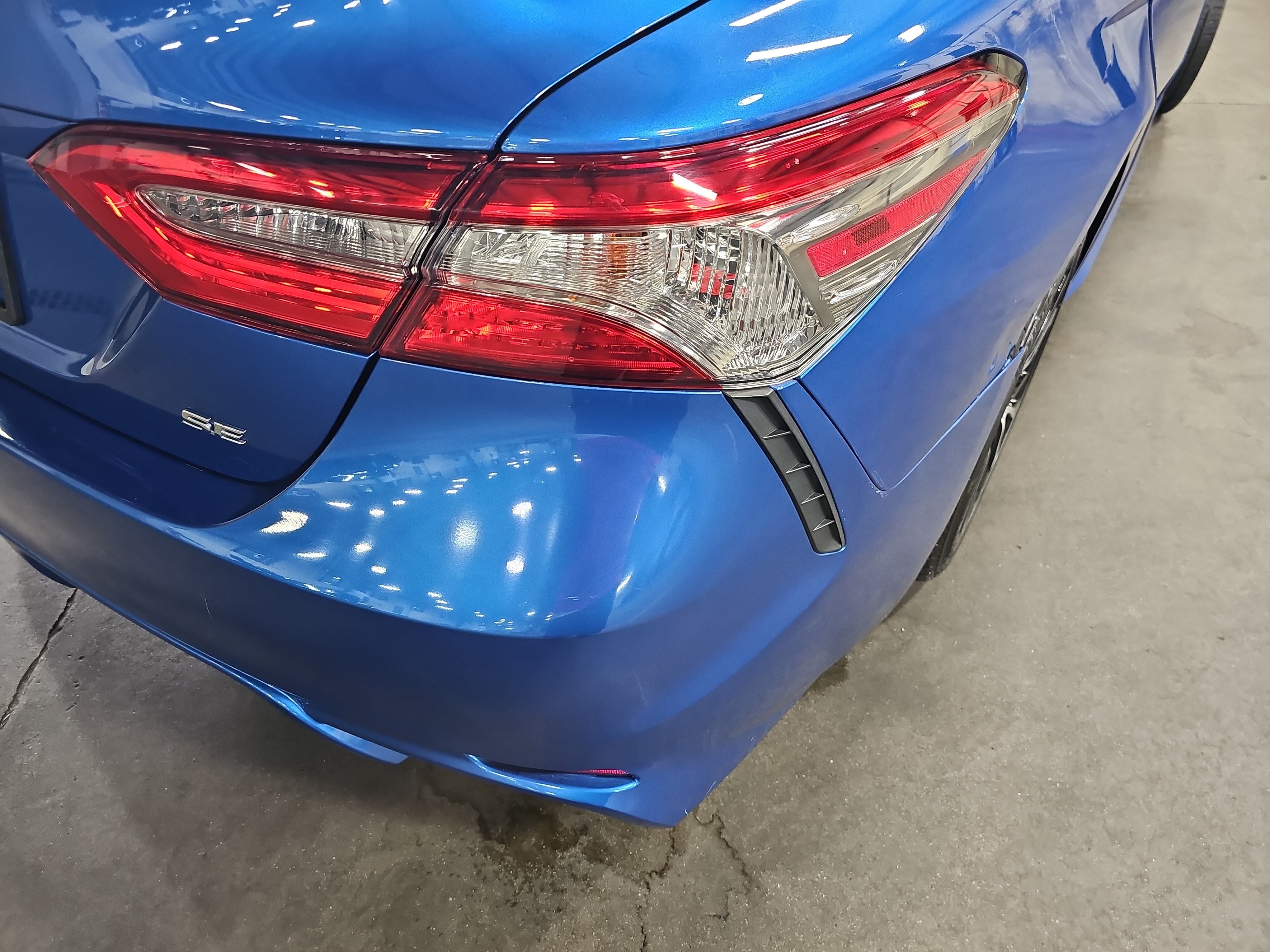 Used 2018 Toyota Camry SE w/ Moonroof Package FWD image 35