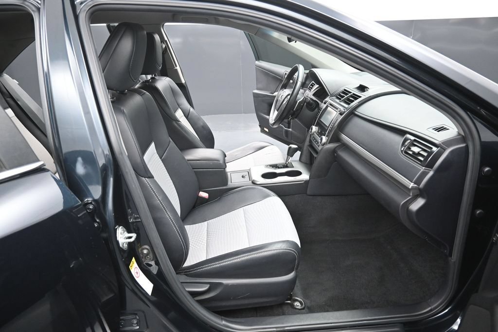 Used 2012 Toyota Camry SE FWD image 32