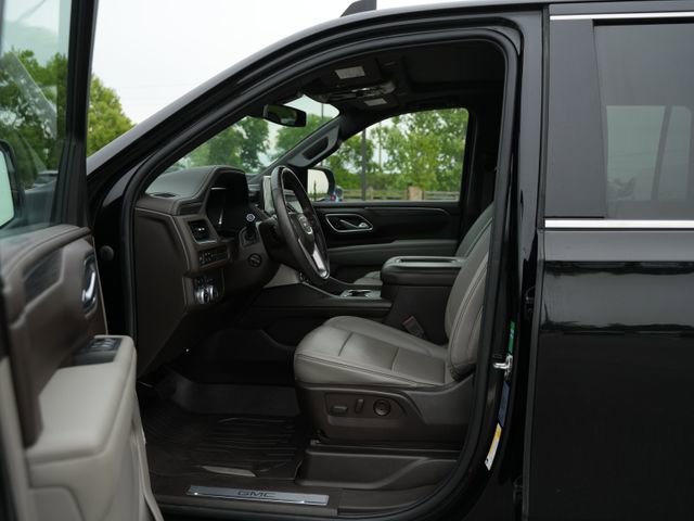 Used 2022 GMC Yukon XL SLT w/ SLT Premium Package AWD/4WD image 14