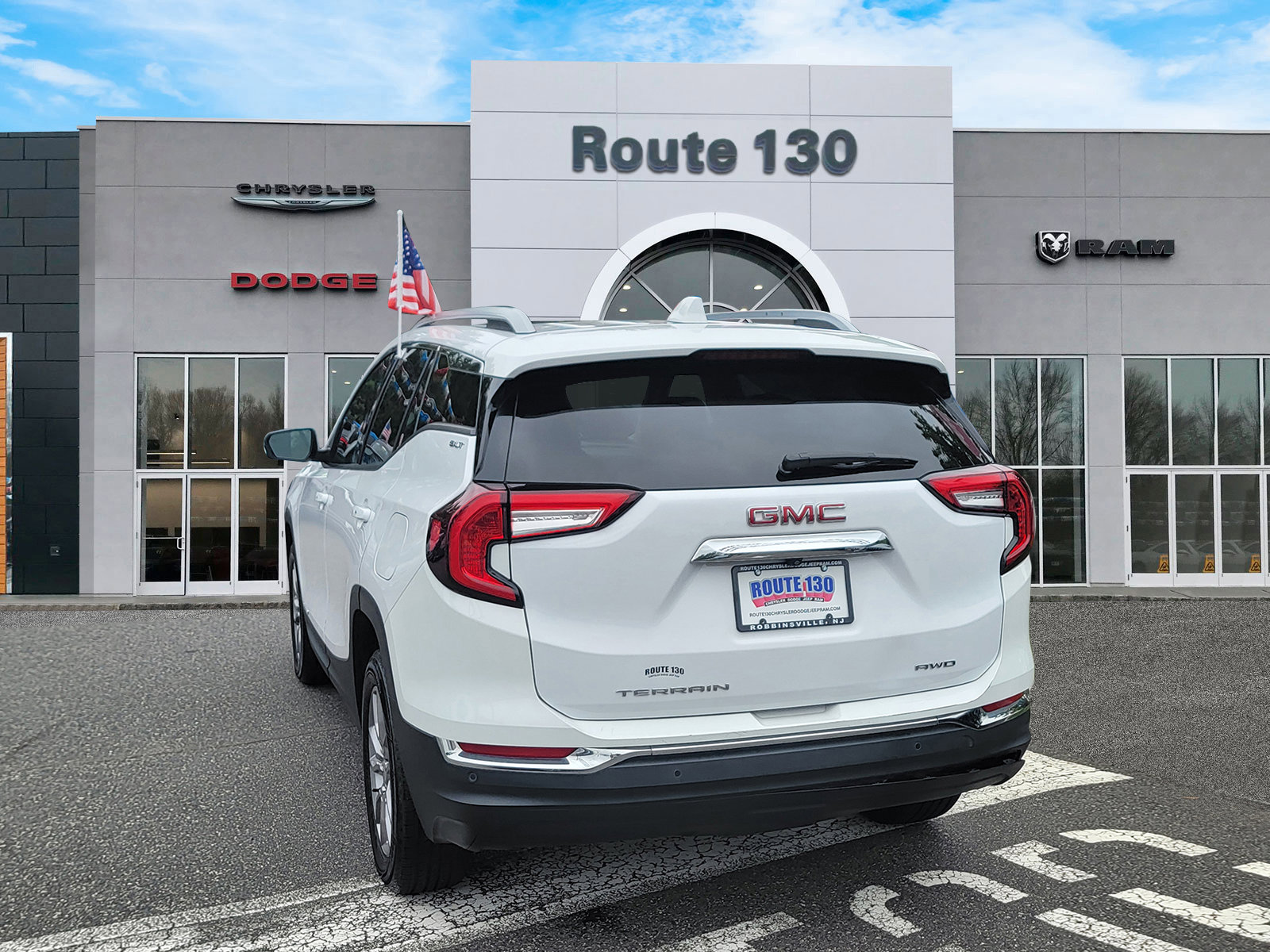 Used 2022 GMC Terrain SLT w/ Infotainment Package II image 4