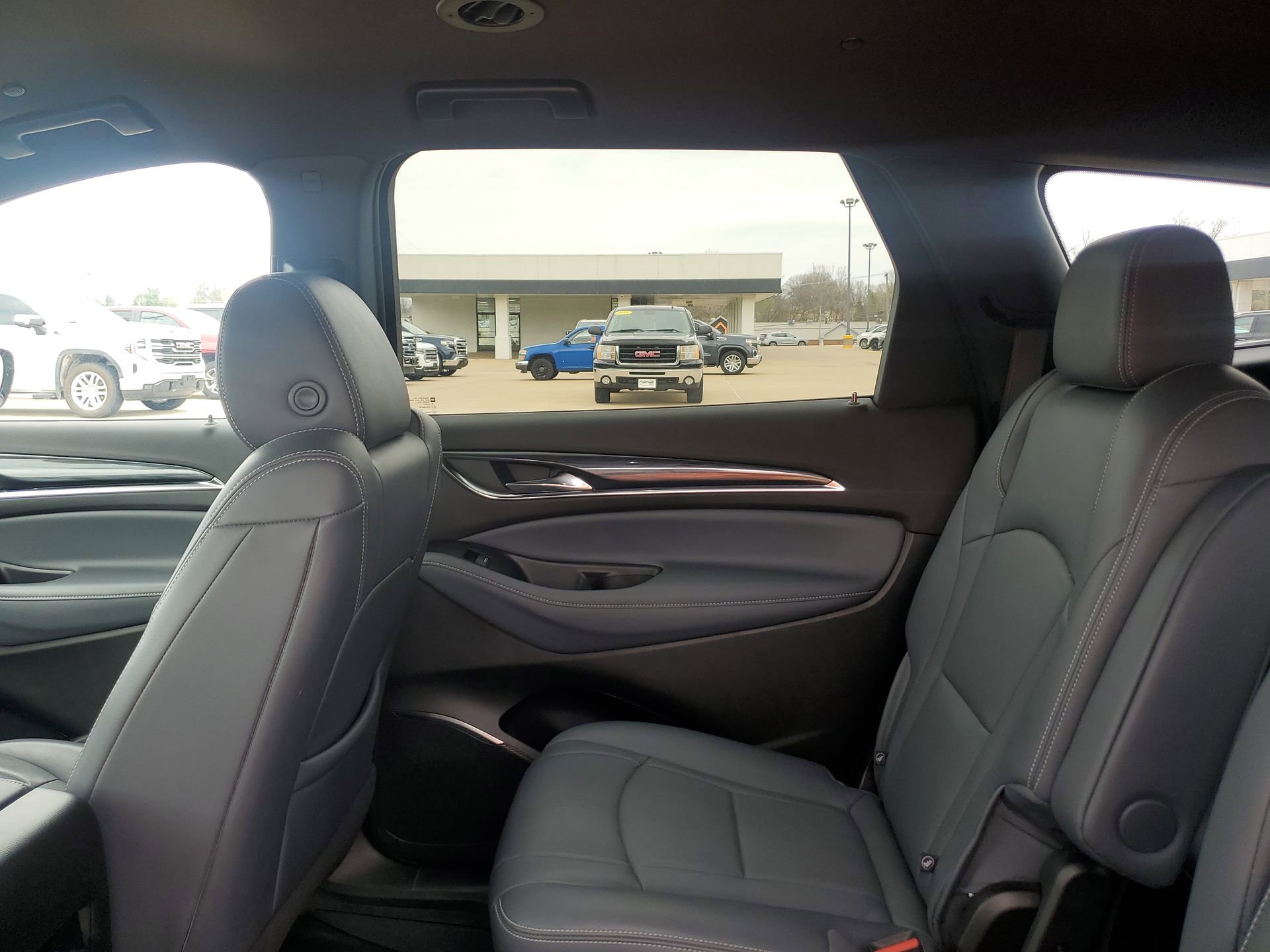 Used 2022 Buick Enclave Essence w/ Sport Touring Edition FWD image 30