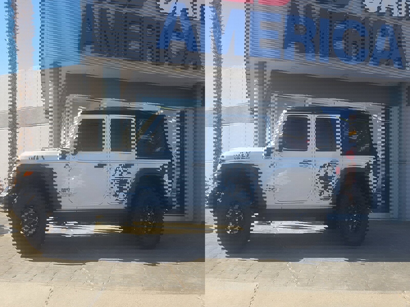 Used 2024 Jeep Wrangler Unlimited image 3