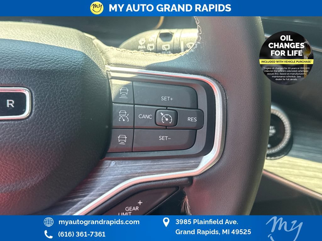 Used 2024 Jeep Wagoneer L Series II w/ Flexible Seating Group AWD/4WD image 16