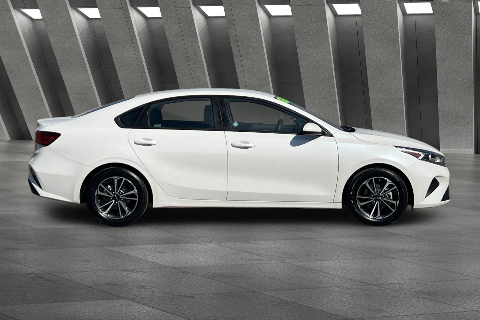 Used 2023 Kia Forte LXS image 3