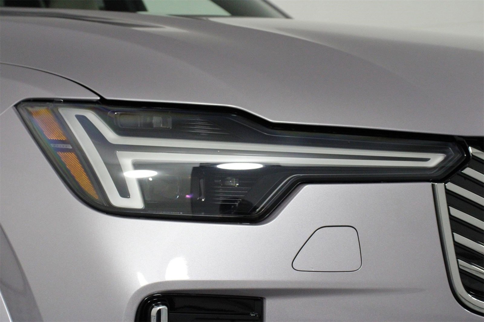 New 2026 Volvo XC90 B6 Plus w/ Protection Package Premier image 14