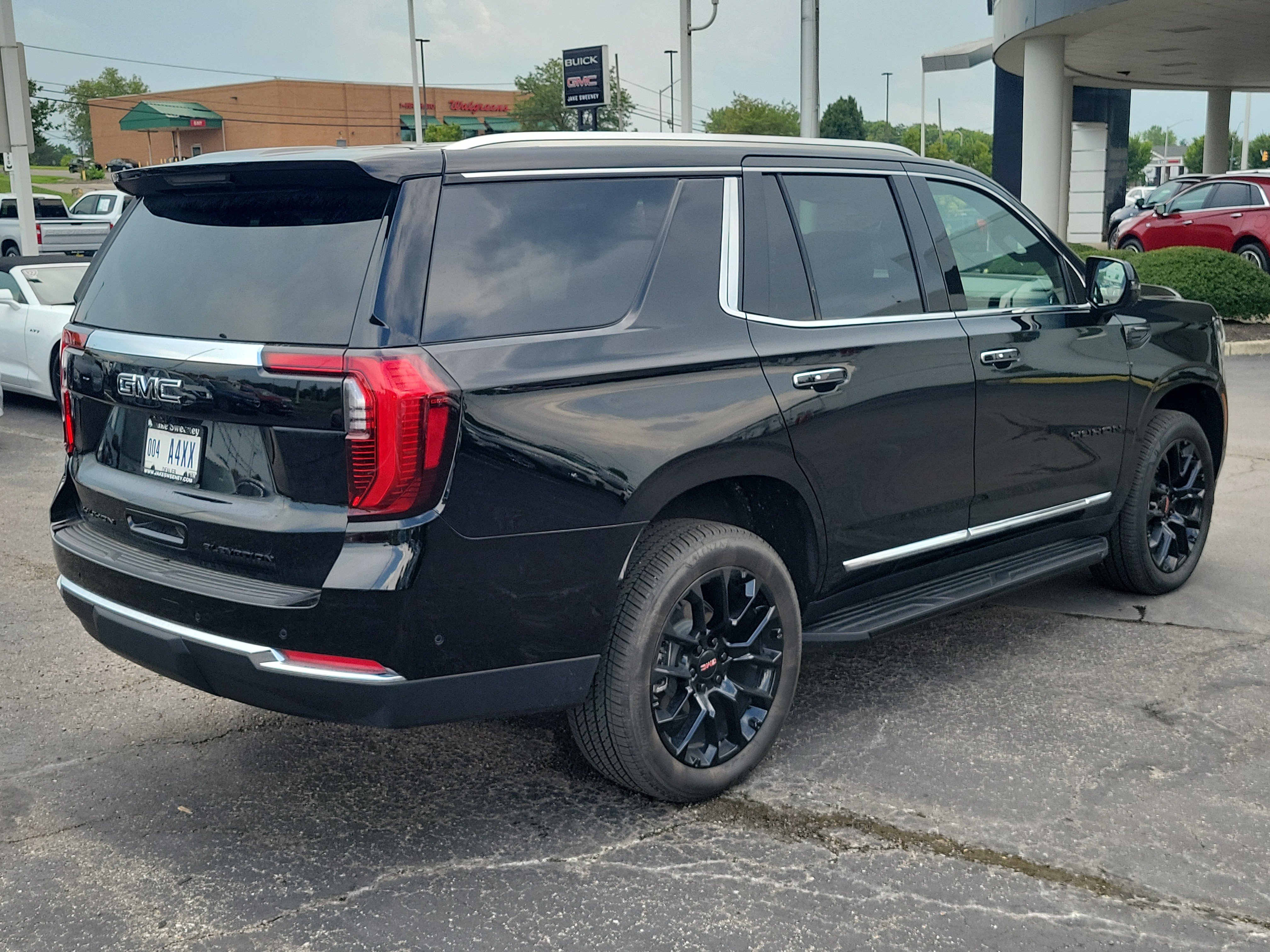 Used 2026 GMC Yukon Elevation w/ Elevation Premium Package AWD/4WD image 4