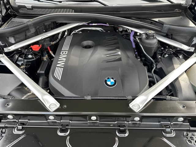Used 2024 BMW X5 xDrive40i w/ M Sport Package AWD/4WD image 10