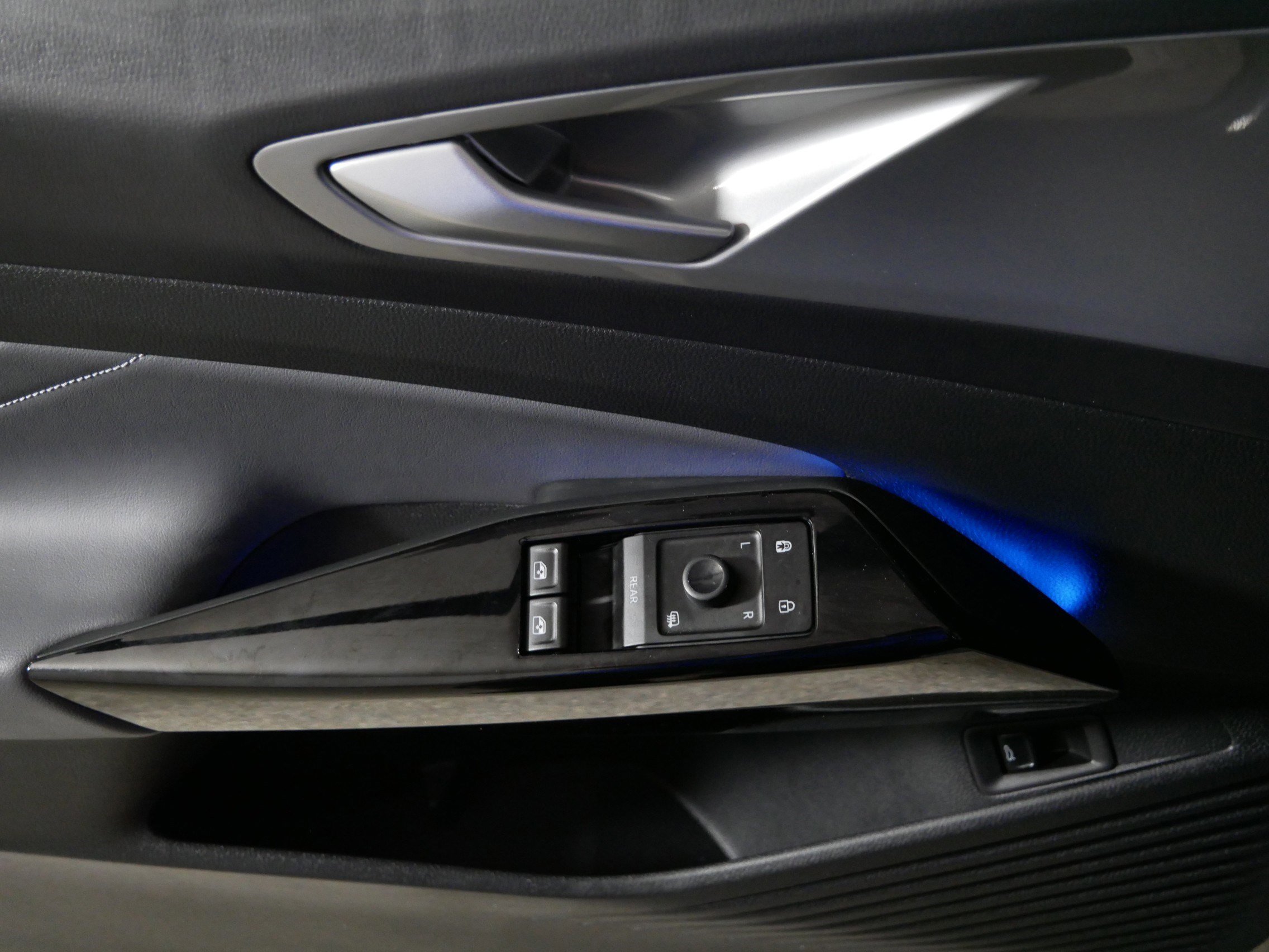 Used 2023 Volkswagen ID.4 Pro S image 19