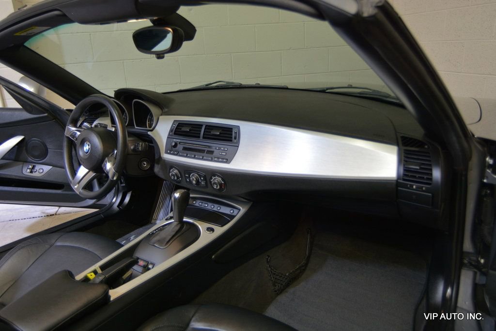 Used 2006 BMW Z4 3.0si image 16