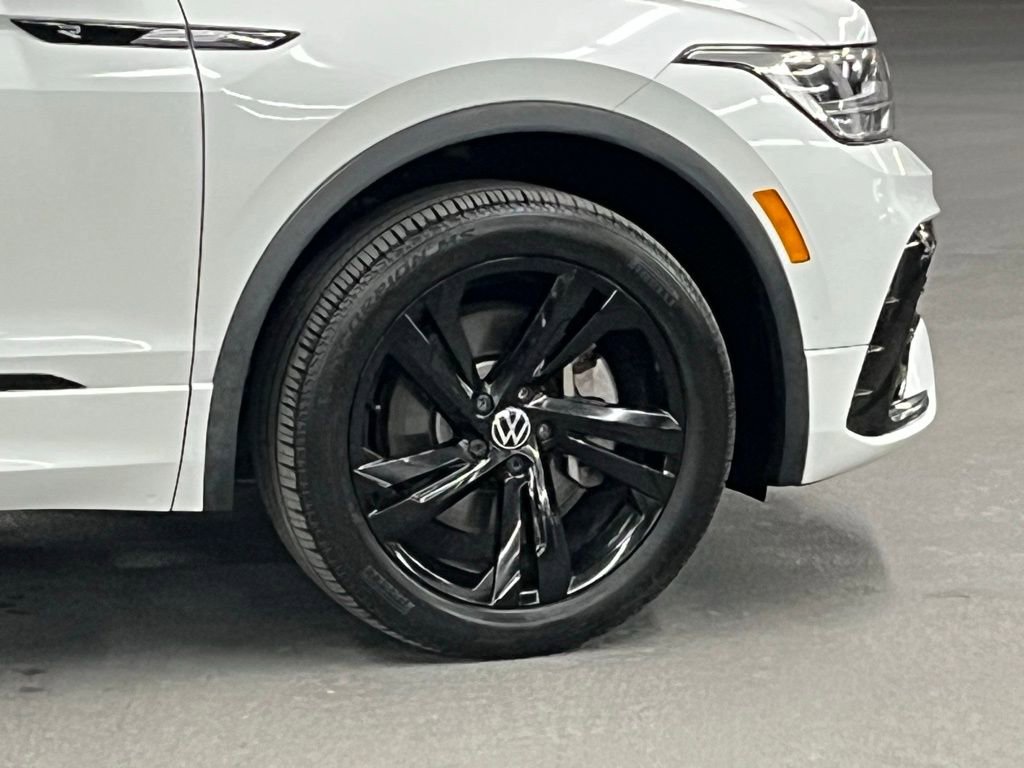 Used 2023 Volkswagen Tiguan SE R-Line image 39