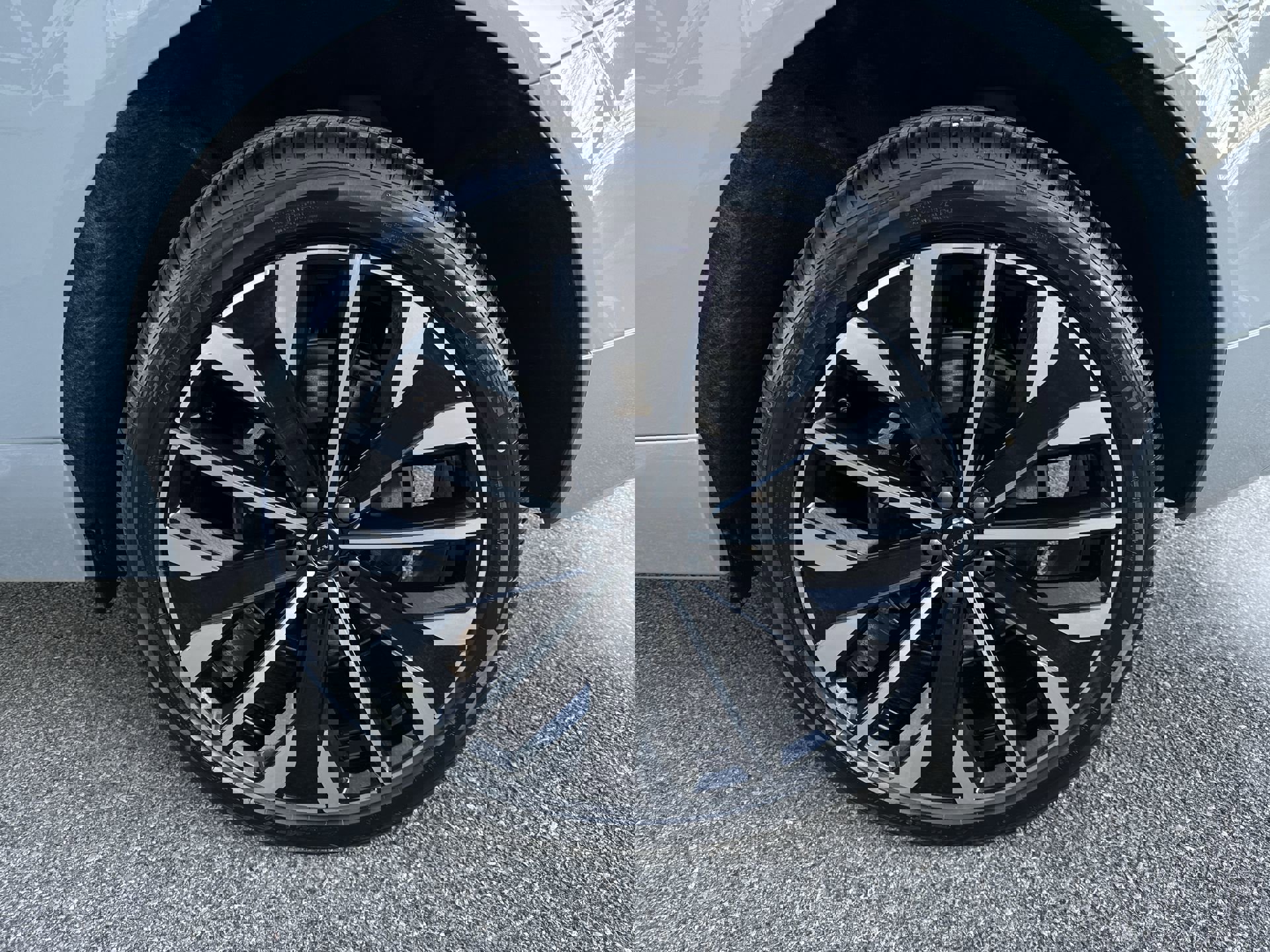 New 2026 Volvo XC60 T8 Ultra w/ Protection Package Premier image 34